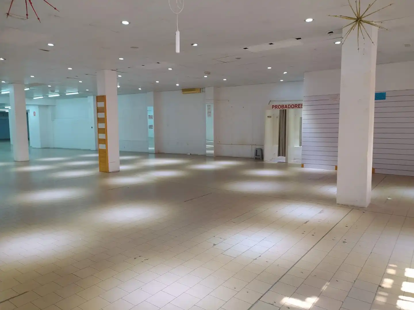 Local comercial en alquiler en Calle Real 146, imagen 2