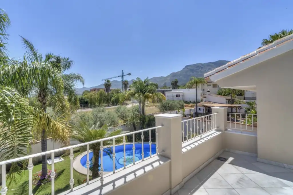 Vista exterior de Casa o chalet en venta en Alhaurín El Grande con Aire acondicionado, Calefacción y Jardín privado