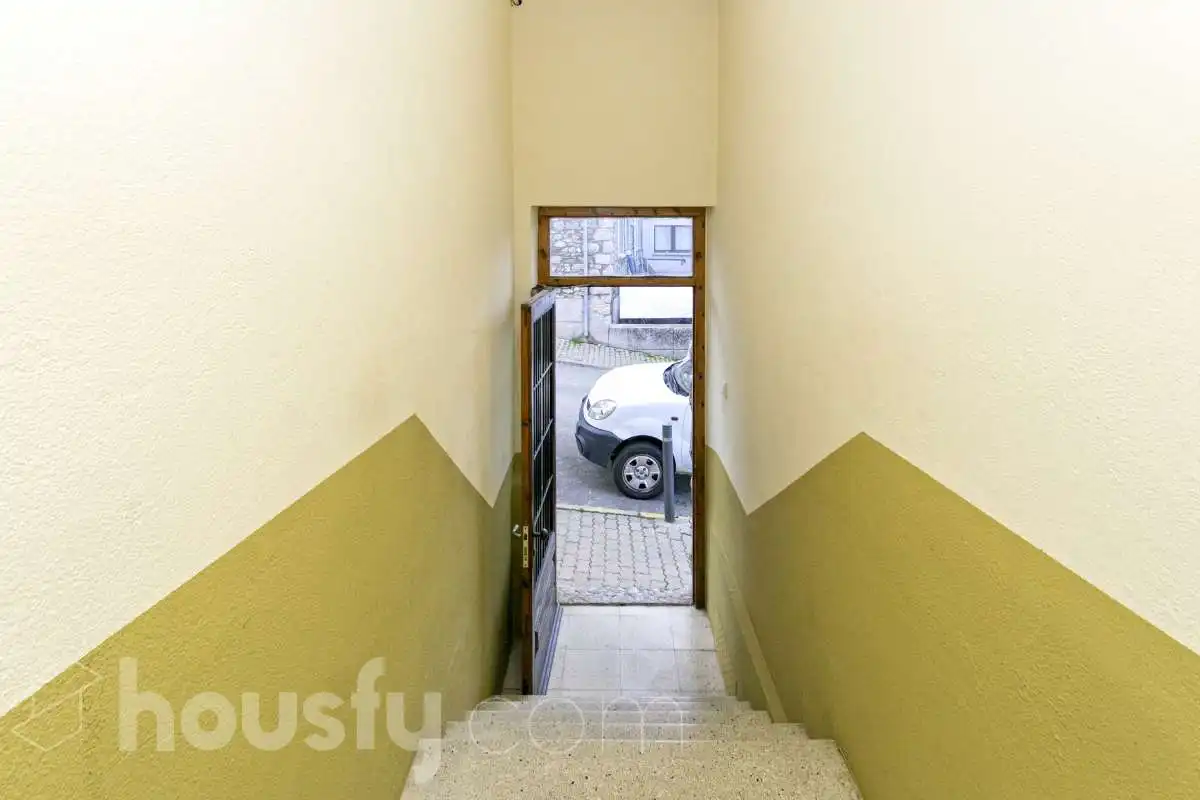 Flat for sale in Alp  with Air Conditioner, Heating and Terrace
