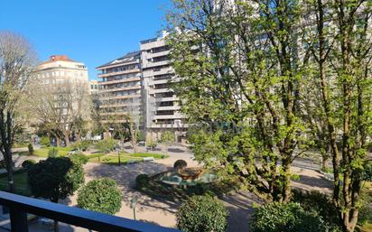 Vista exterior de Apartament en venda en Vigo  amb Calefacció, Parquet i Traster
