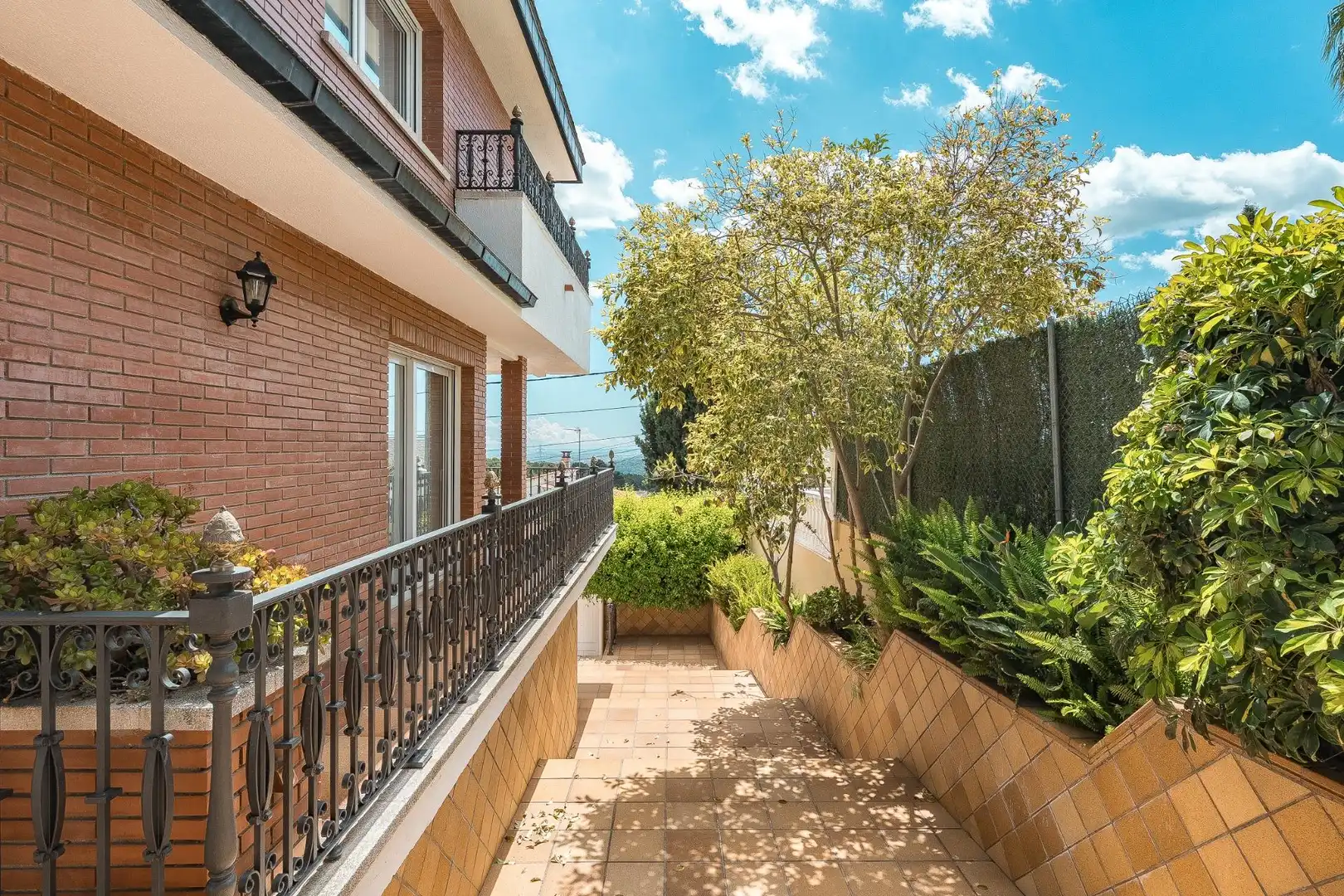 Terrassa de Casa o xalet en venda en Pallejà amb Calefacció, Jardí privat i Terrassa