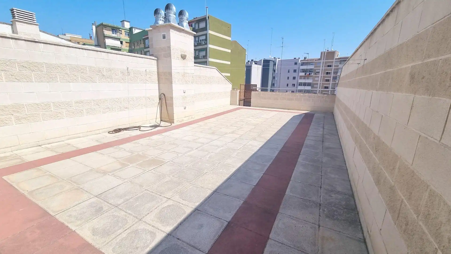 Terrasse von Dachboden zum Verkauf in Zaragoza mit Heizung, Parkett und Terrasse