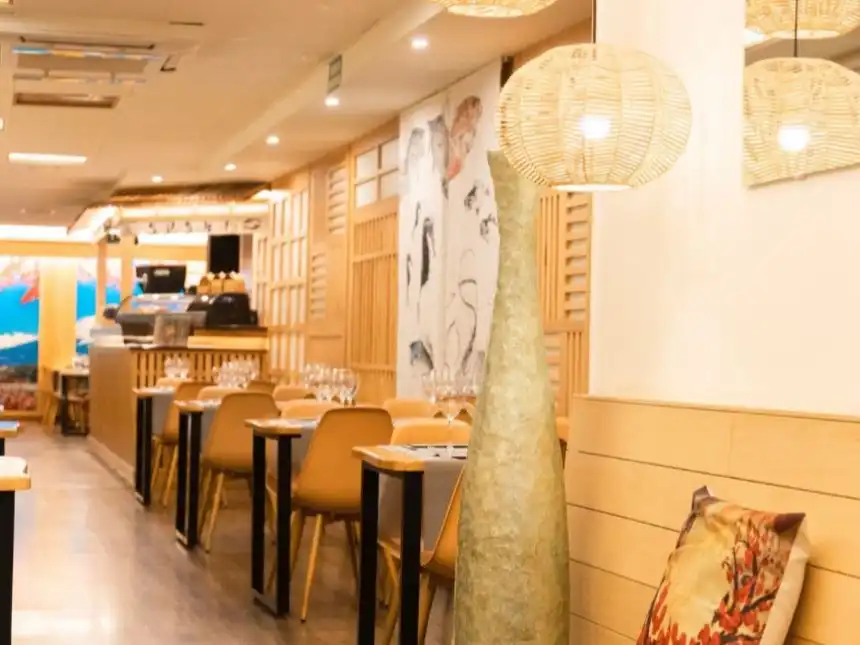 Local comercial en traspaso en Camí Ral de la Mercè 410, imagen 2