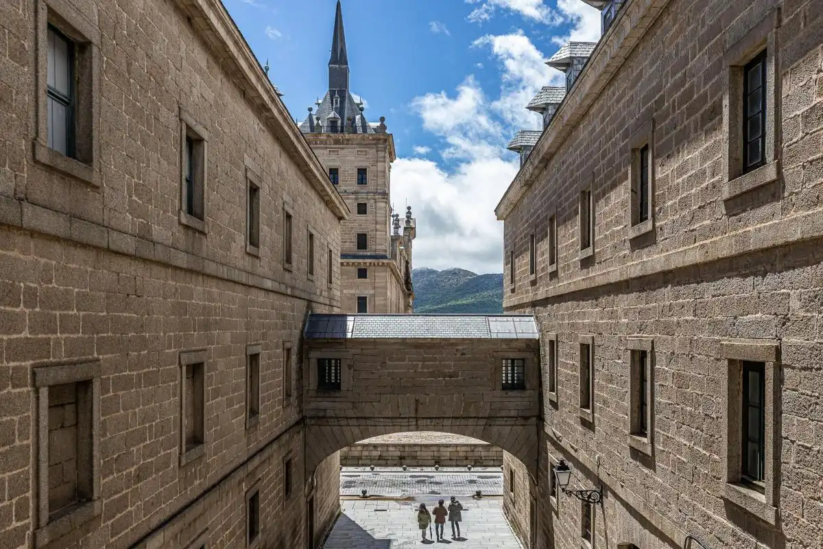 Exterior view of Houses for sale in San Lorenzo de El Escorial  with Air Conditioner, Heating and Private garden