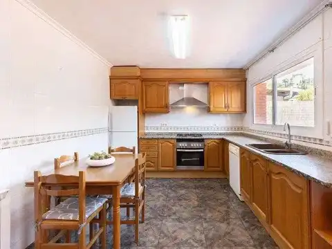 Casa aparellada amb terrassa en venda a Carrer Puigmal, imagen 18