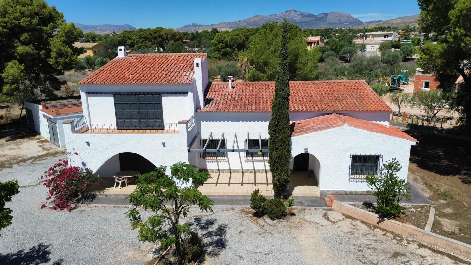 Vista exterior de Casa o xalet en venda en San Vicente del Raspeig / Sant Vicent del Raspeig amb Calefacció i Jardí privat