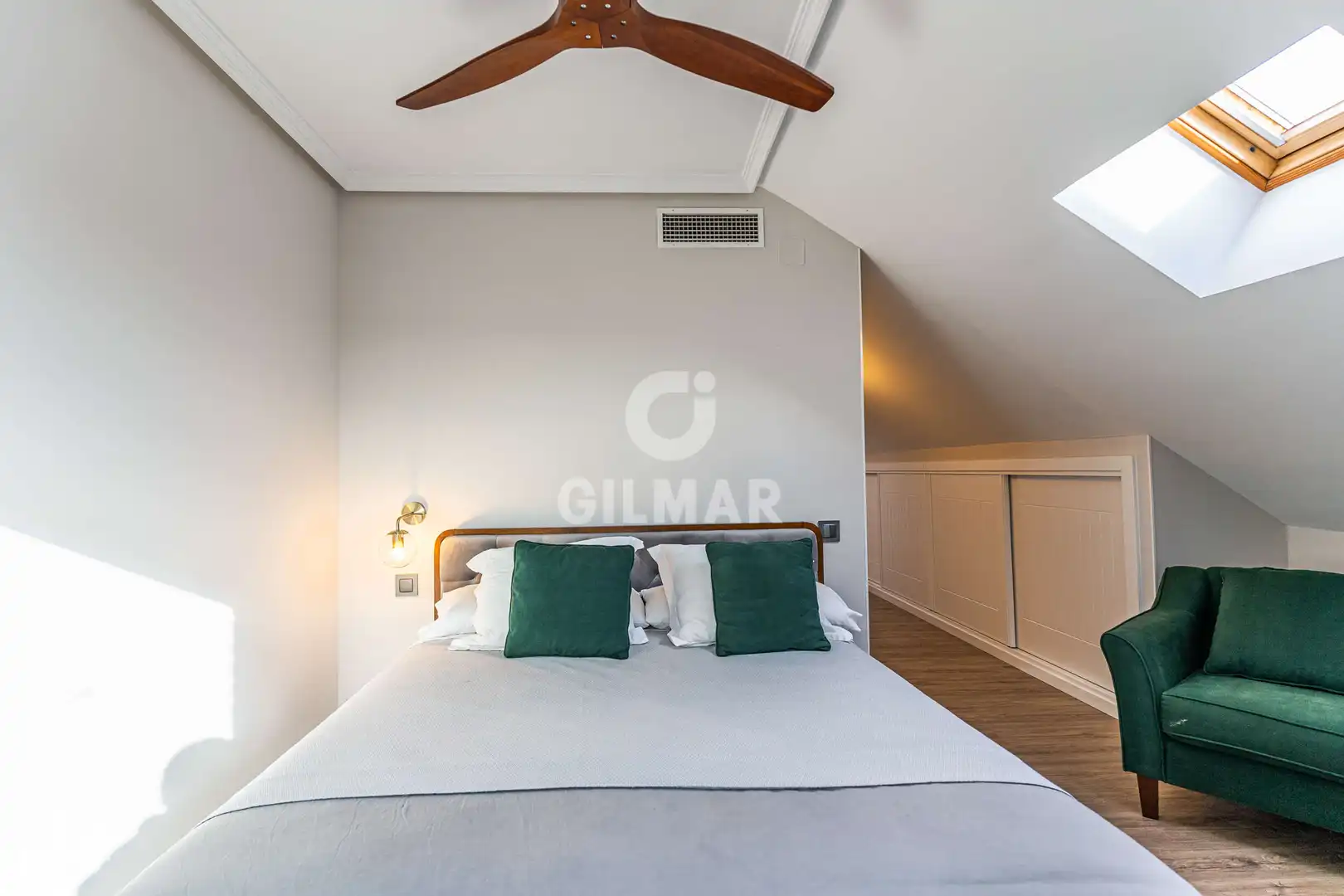 Habitación de Dúplex en venta en Boadilla del Monte con Calefacción, Jardín privado y Trastero
