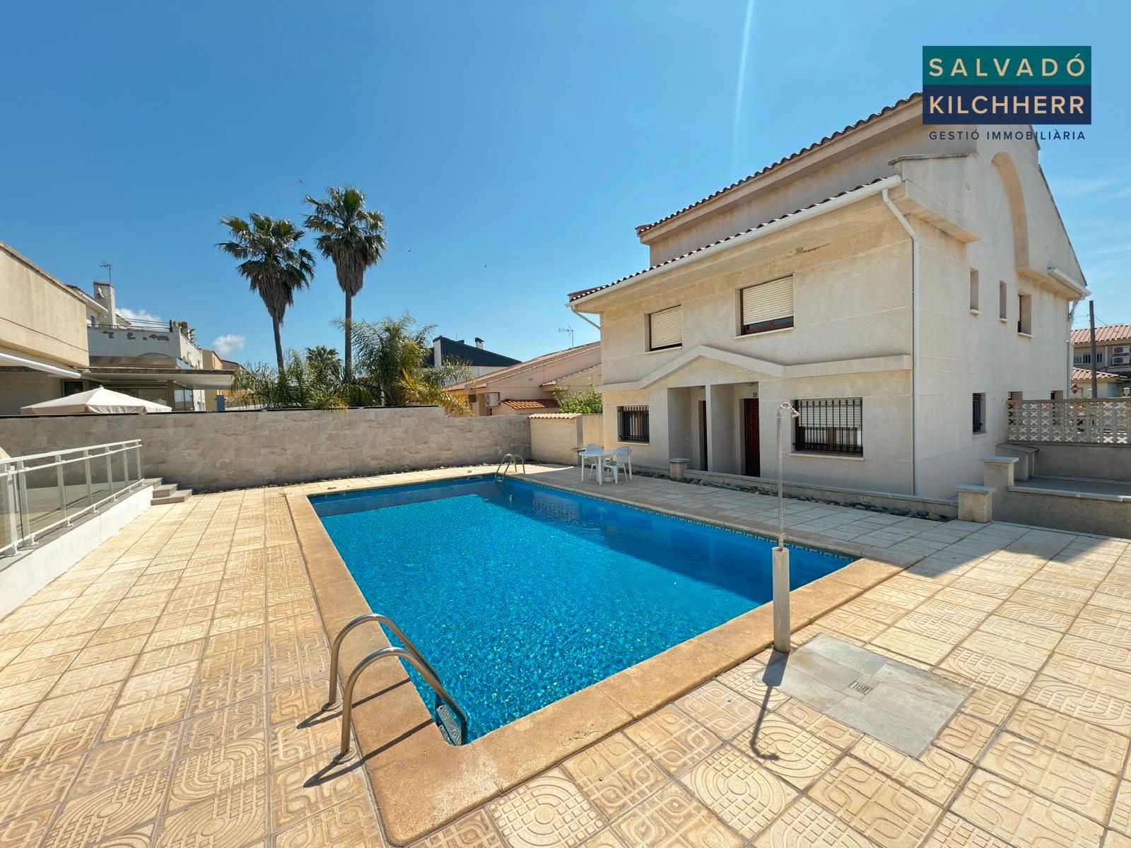 Piscina de Casa adosada en venda en Cambrils amb Aire condicionat, Calefacció i Jardí privat