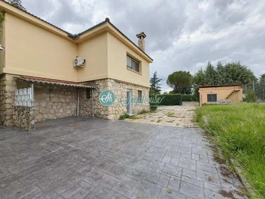 Houses for sale in Segovia  with Heating