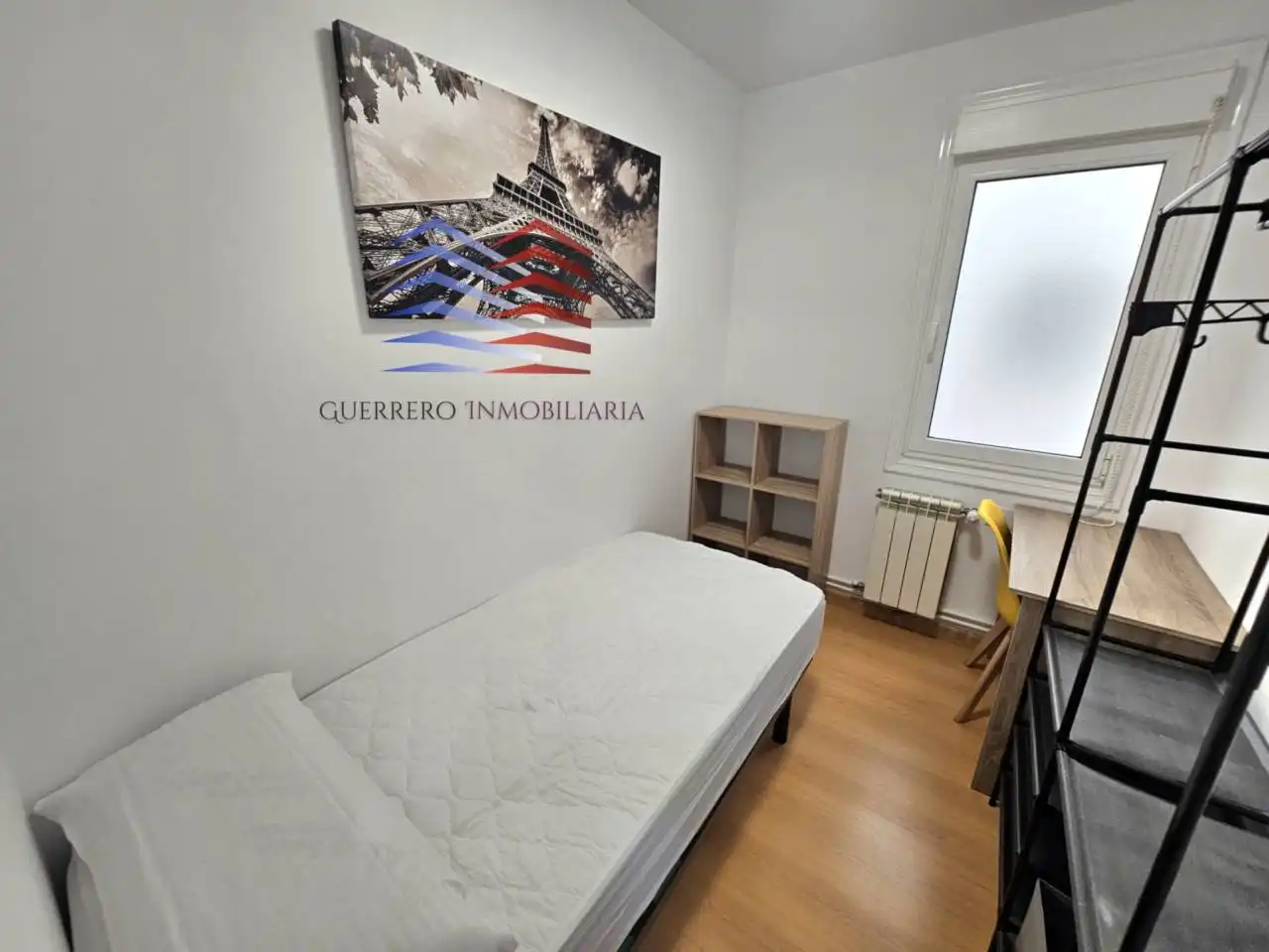 Schlafzimmer von Wohnungen zur Miete in Ourense Capital  mit Heizung, Parkett und Möbliert