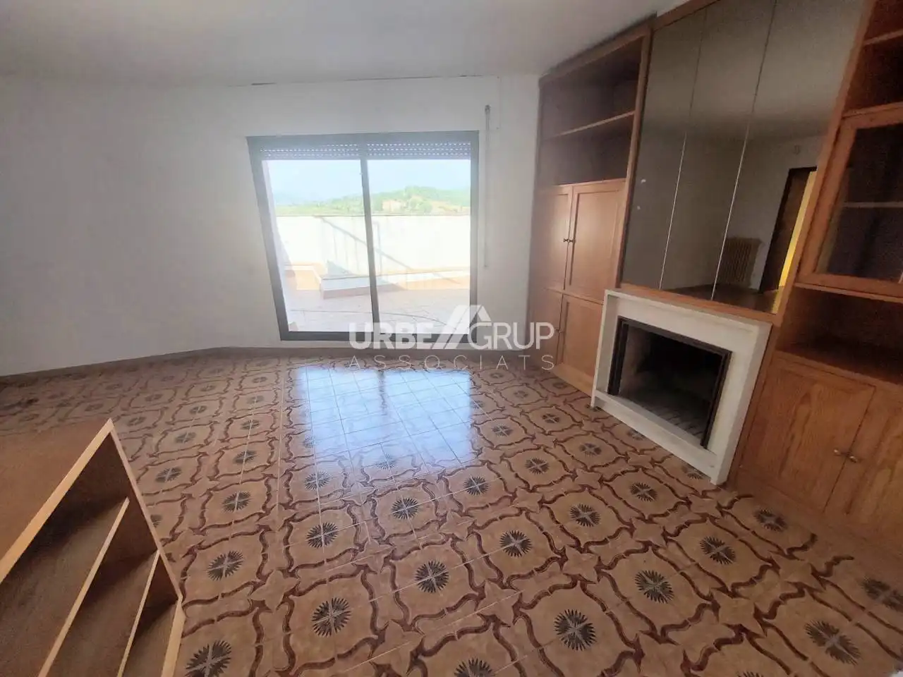 Piso en venta en Terrassa con Calefacción, Terraza y Alarma