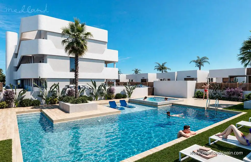 Piscina de Apartament en venda en Los Alcázares amb Terrassa, Traster i Piscina comunitària