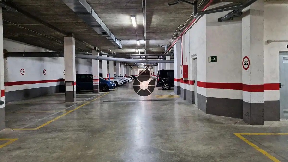 Parking de Piso en venta en Coria del Río con Jardín privado, Trastero y Piscina