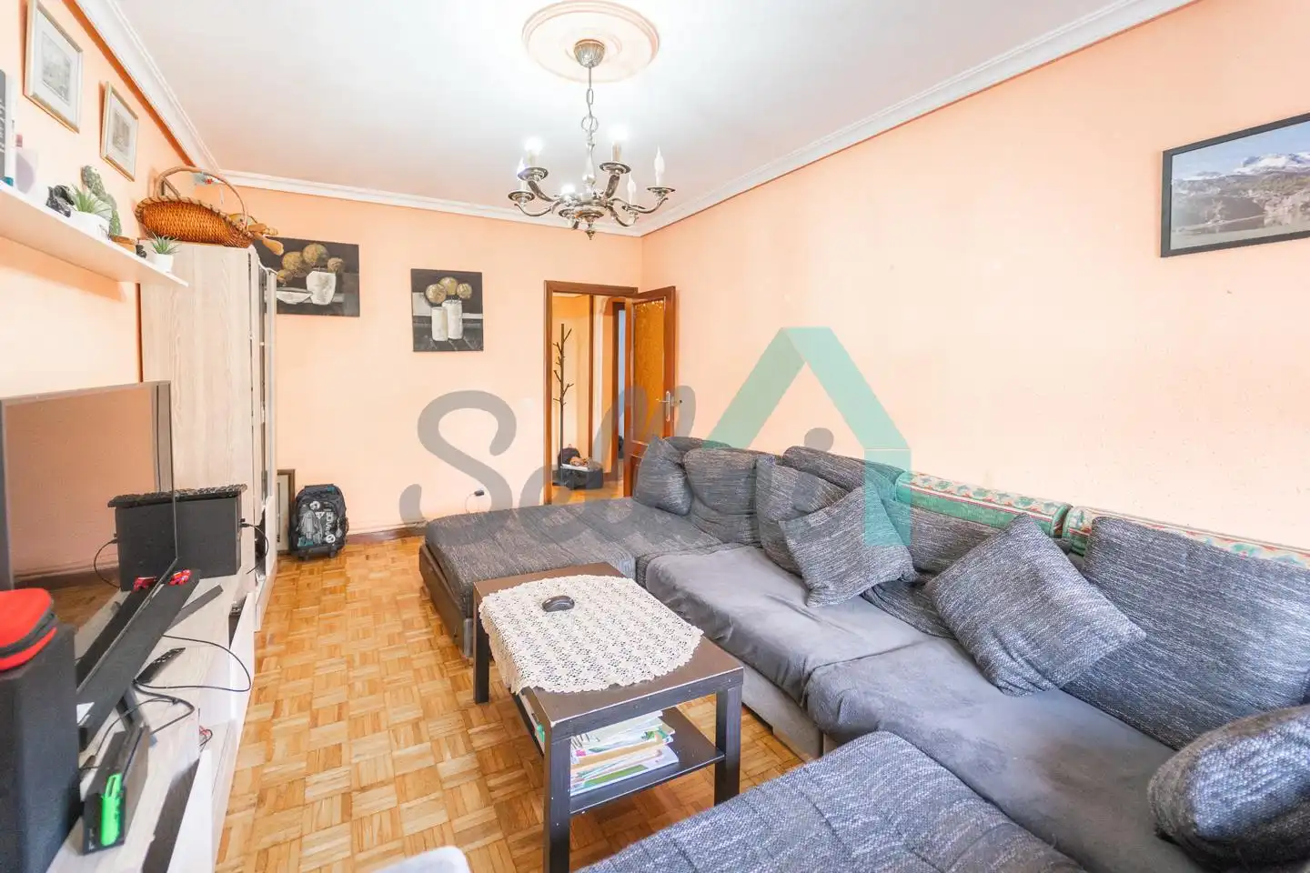 Sala d'estar de Pis en venda en Oviedo  amb Calefacció, Parquet i Traster