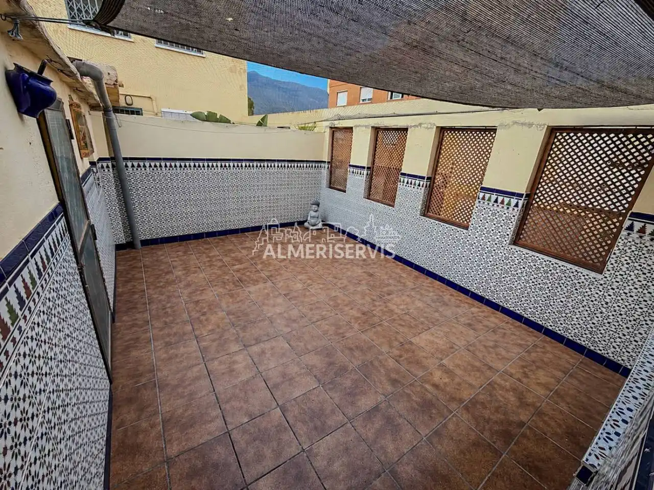 Vista exterior de Casa adosada en venda en El Ejido amb Aire condicionat, Terrassa i Moblat