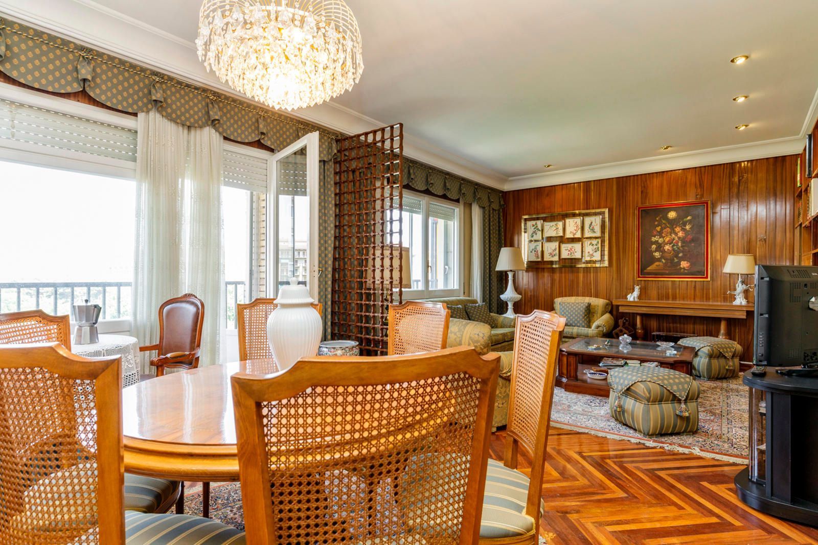 Dining room of Flat for sale in  Zaragoza Capital  with Air Conditioner and Terrace