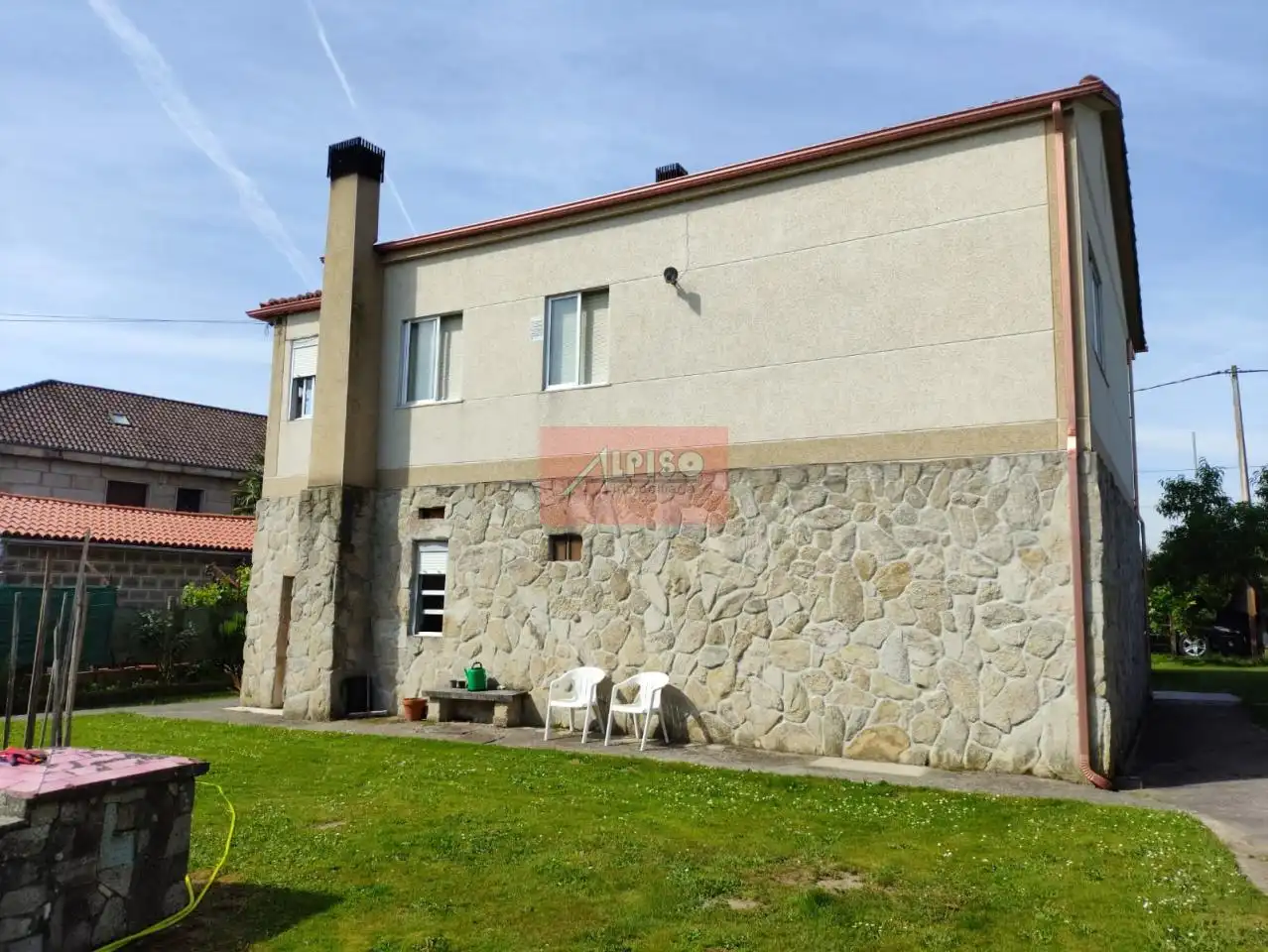 Vista exterior de Casa o xalet en venda en Ourense Capital  amb Calefacció, Jardí privat i Traster