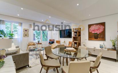 Living room of Flat for sale in  Madrid Capital  with Air Conditioner, Heating and Parquet flooring