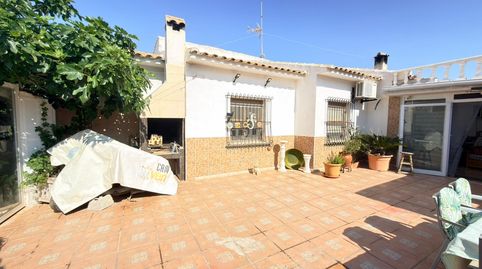 Foto 2 de Casa adosada en venta en Avenida del País Valenciano, 84, Busot, Alicante