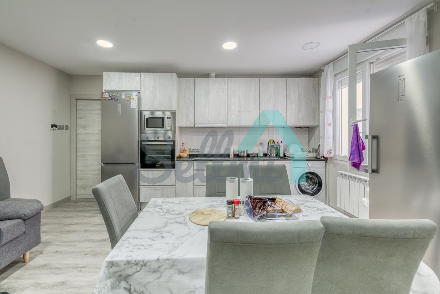 Kitchen of Flat to share in Oviedo   with Heating, Parquet flooring and Furnished