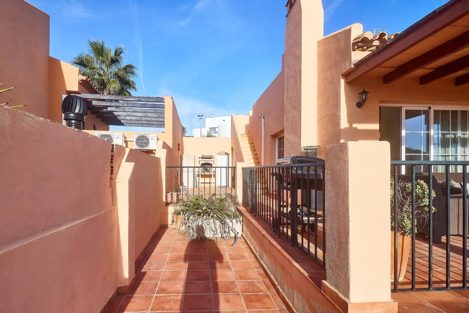 Vista exterior de Casa o chalet en venta en Mijas con Jardín privado, Terraza y Trastero