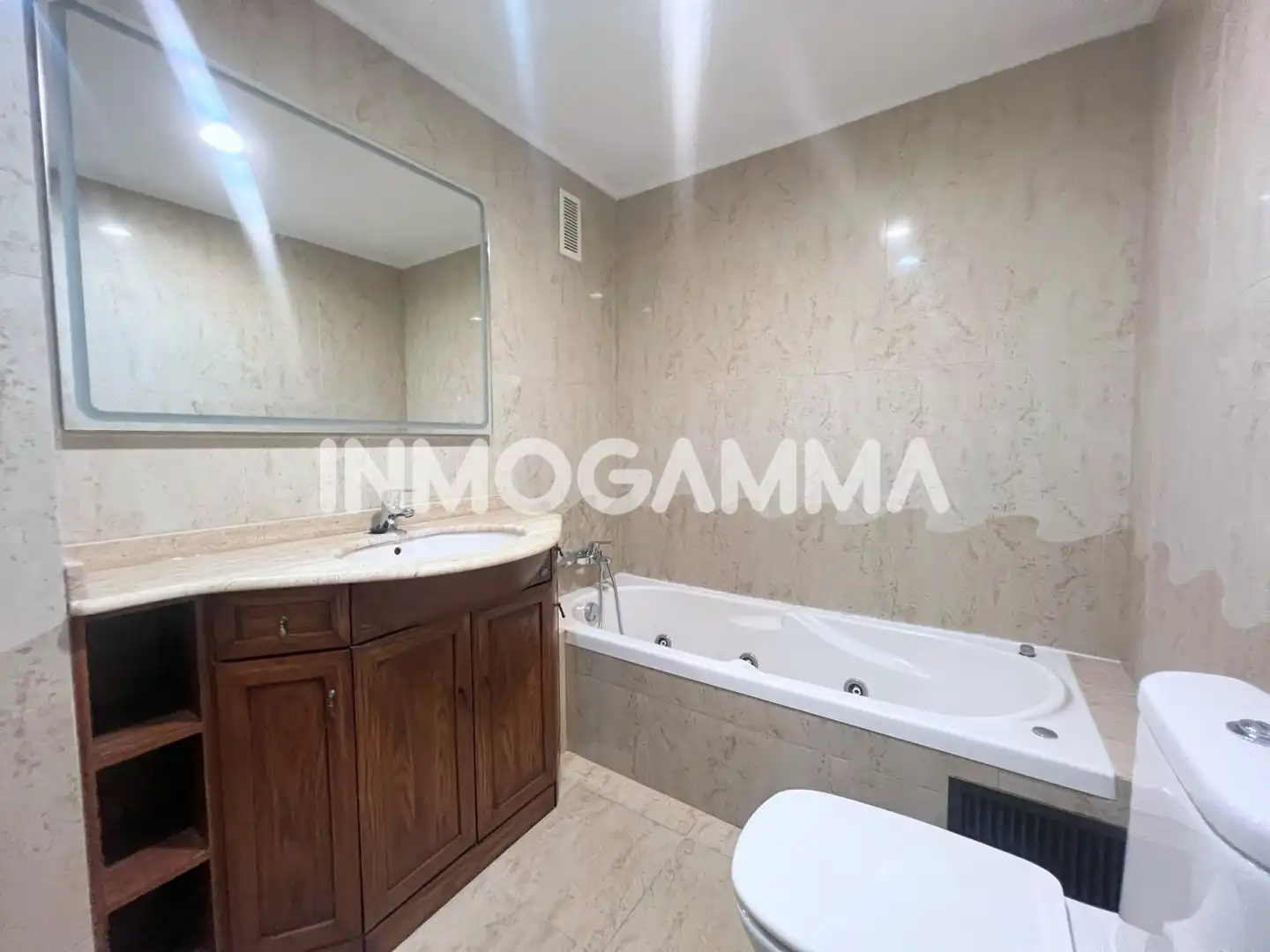 Baño de Piso en venta en Cullera con Aire acondicionado, Trastero y Balcón