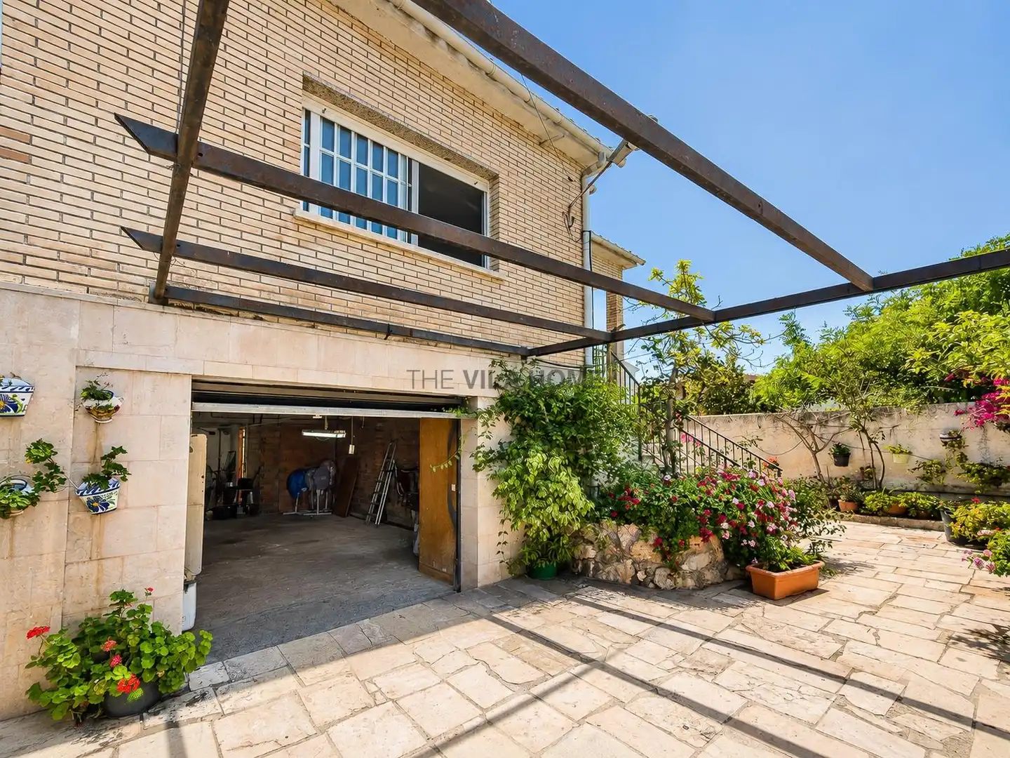 Vista exterior de Finca rústica en venda en Vilanova i la Geltrú amb Aire condicionat