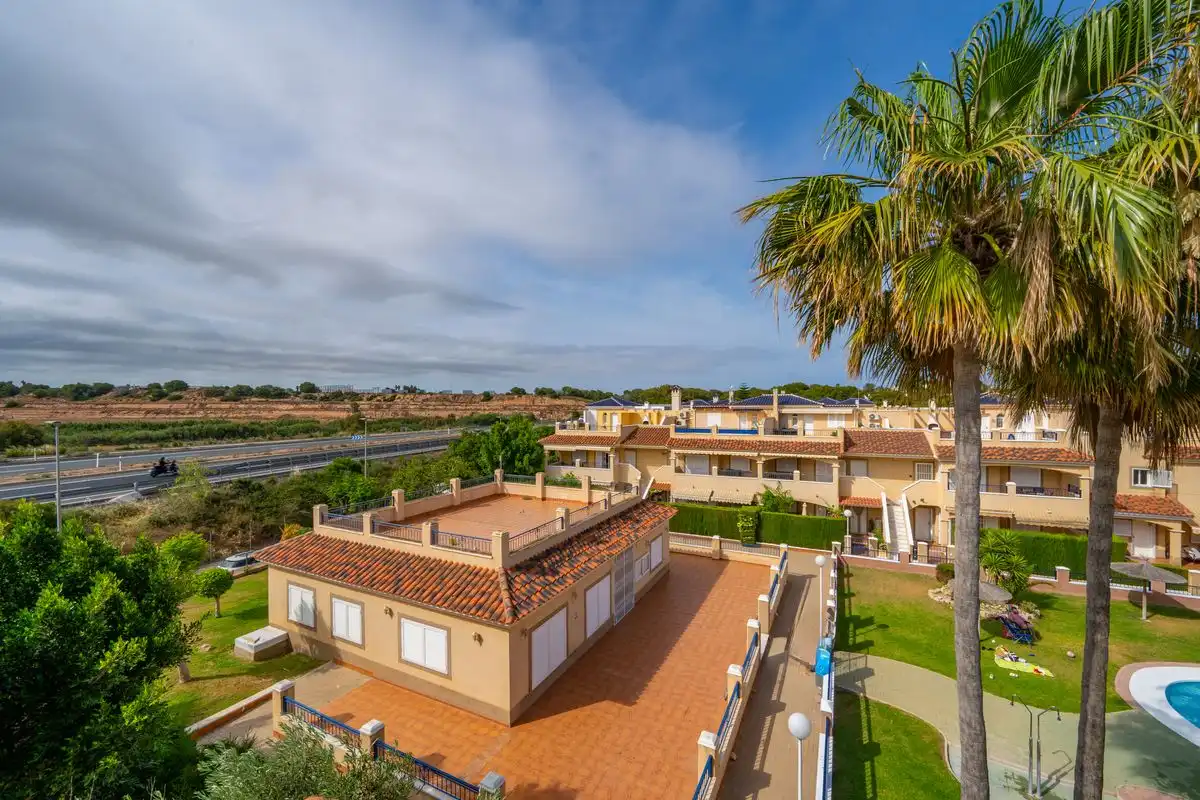 Vista exterior de Dúplex en venda en Pilar de la Horadada amb Aire condicionat, Calefacció i Jardí privat