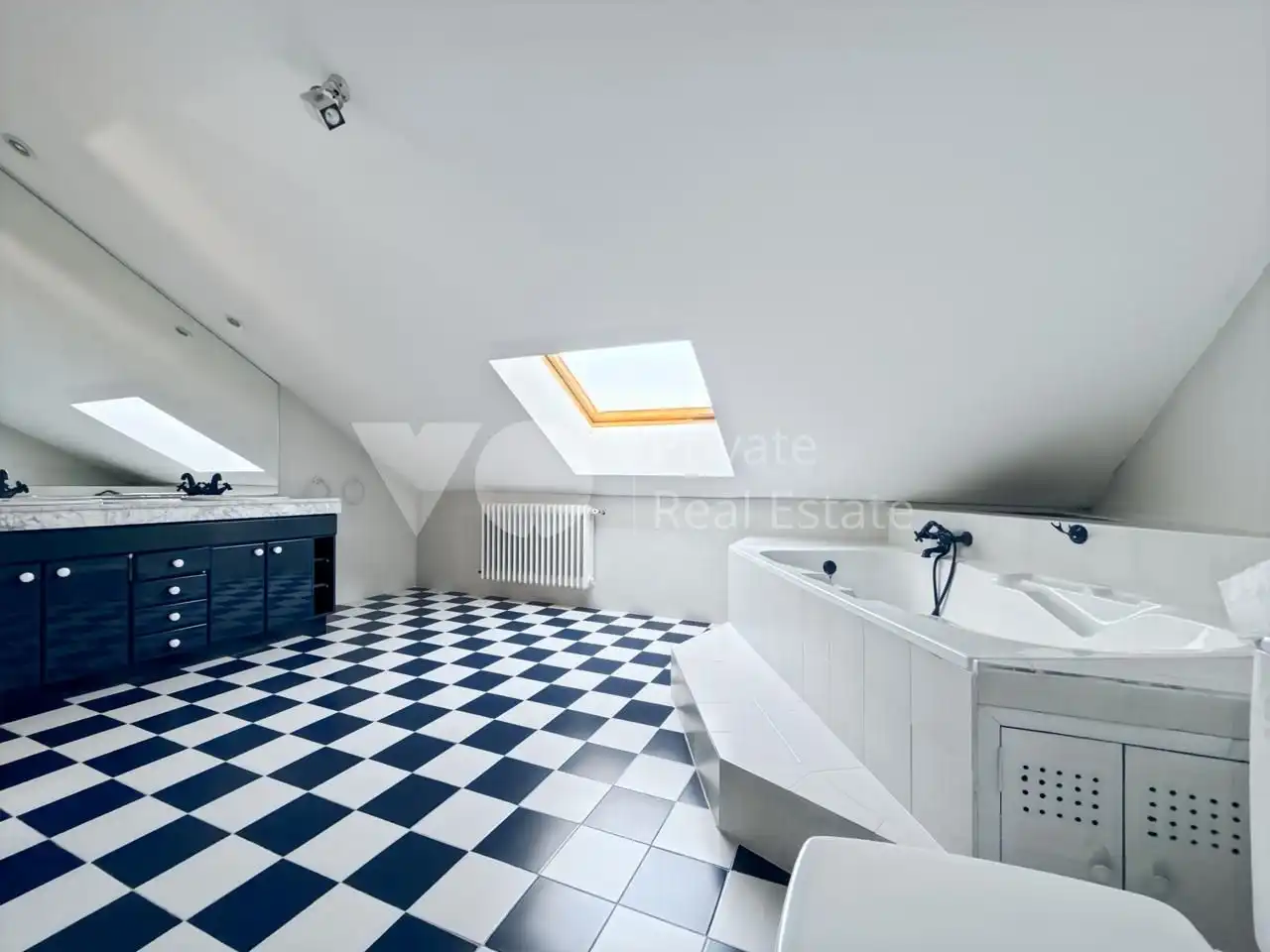 Baño de Casa adosada en venta en Majadahonda con Aire acondicionado, Calefacción y Jardín privado