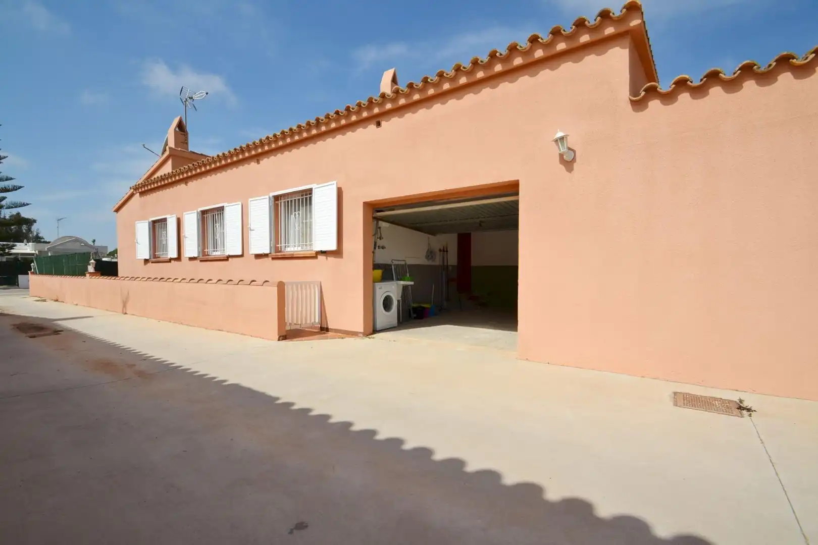 Vista exterior de Casa o chalet en venta en Deltebre con Aire acondicionado, Jardín privado y Terraza