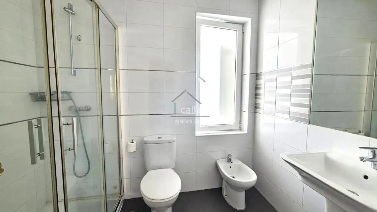 Bathroom of Flat for rent in Ferrol  with Heating and Storage room