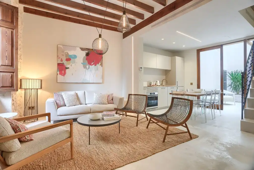 Sala d'estar de Casa adosada en venda en Pollença amb Aire condicionat, Terrassa i Moblat