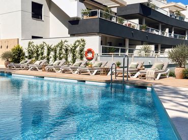 Apartamento con piscina en alquiler en Benahavís pueblo