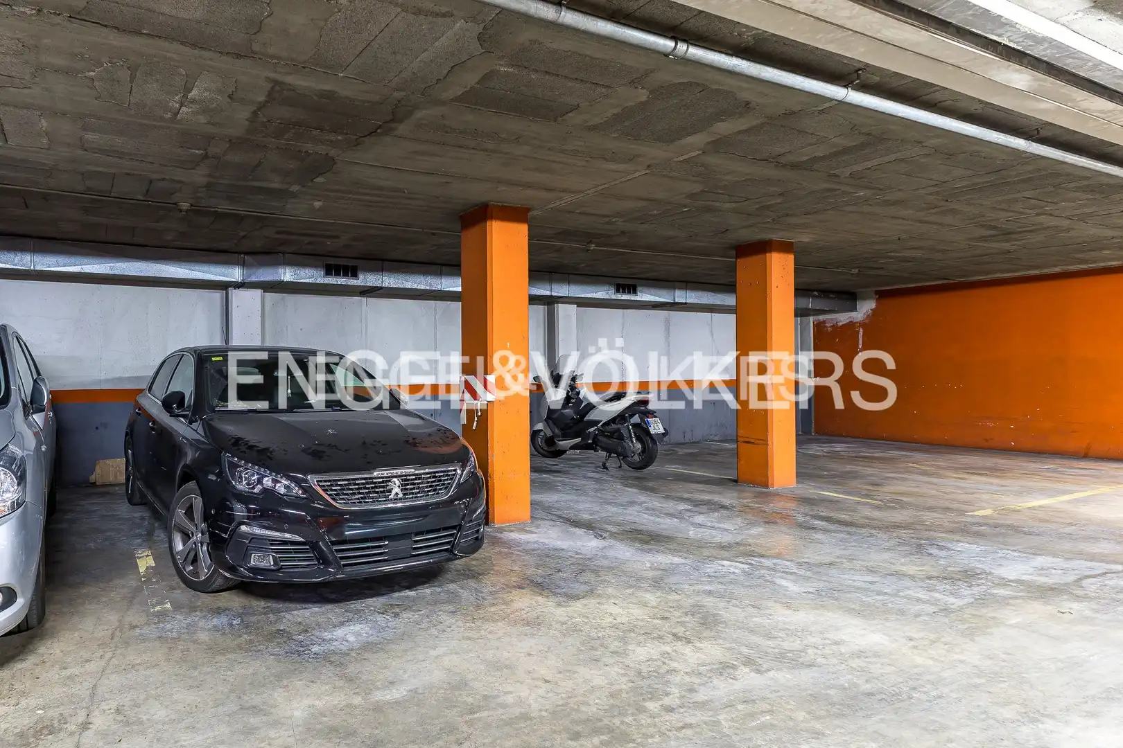 Parking de Dúplex en venta en Castelldefels con Aire acondicionado, Calefacción y Parquet
