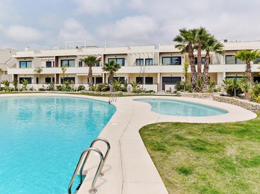 Bungalow con piscina in vendita a Calle Calle de Ramón Rubial Cavias