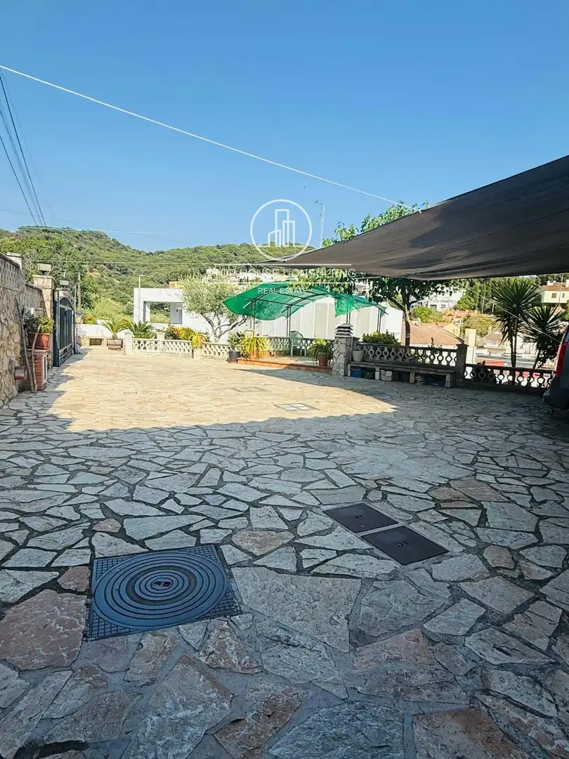 Vista exterior de Casa o xalet en venda en Arenys de Munt amb Calefacció, Terrassa i Moblat