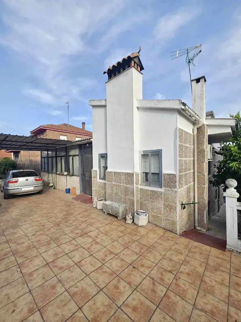 Exterior view of Houses for sale in Casarrubios del Monte  with Air Conditioner, Heating and Private garden