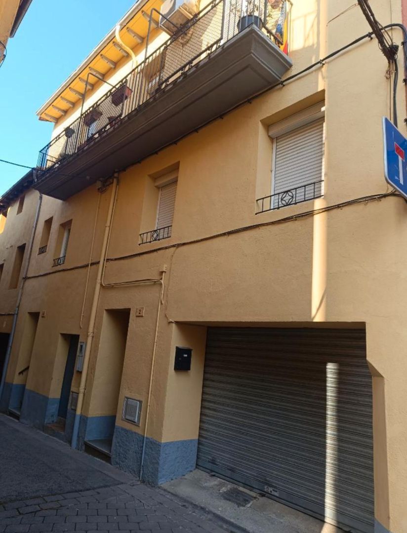 Vista exterior de Finca rústica en venda en Montagut i Oix amb Calefacció, Terrassa i Traster
