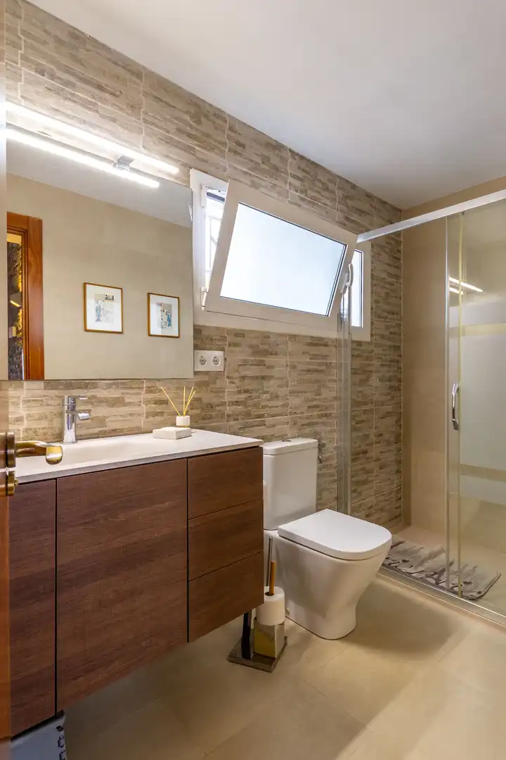 Baño de Casa adosada en venta en Castelldefels con Aire acondicionado, Calefacción y Terraza