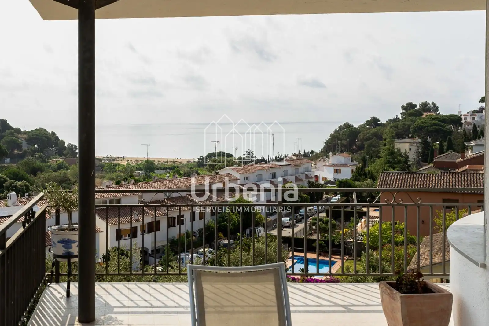 Vista exterior de Casa o xalet en venda en Arenys de Mar amb Calefacció, Terrassa i Piscina