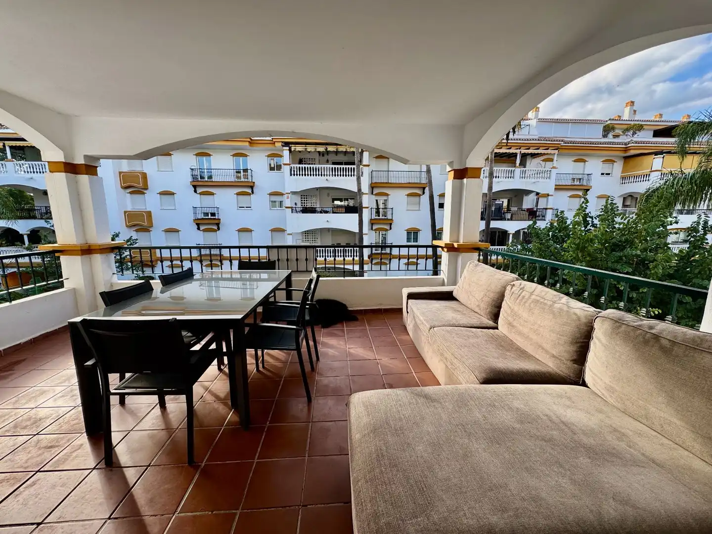 Terrassa de Apartament de lloguer en Marbella amb Aire condicionat, Moblat i Piscina comunitària