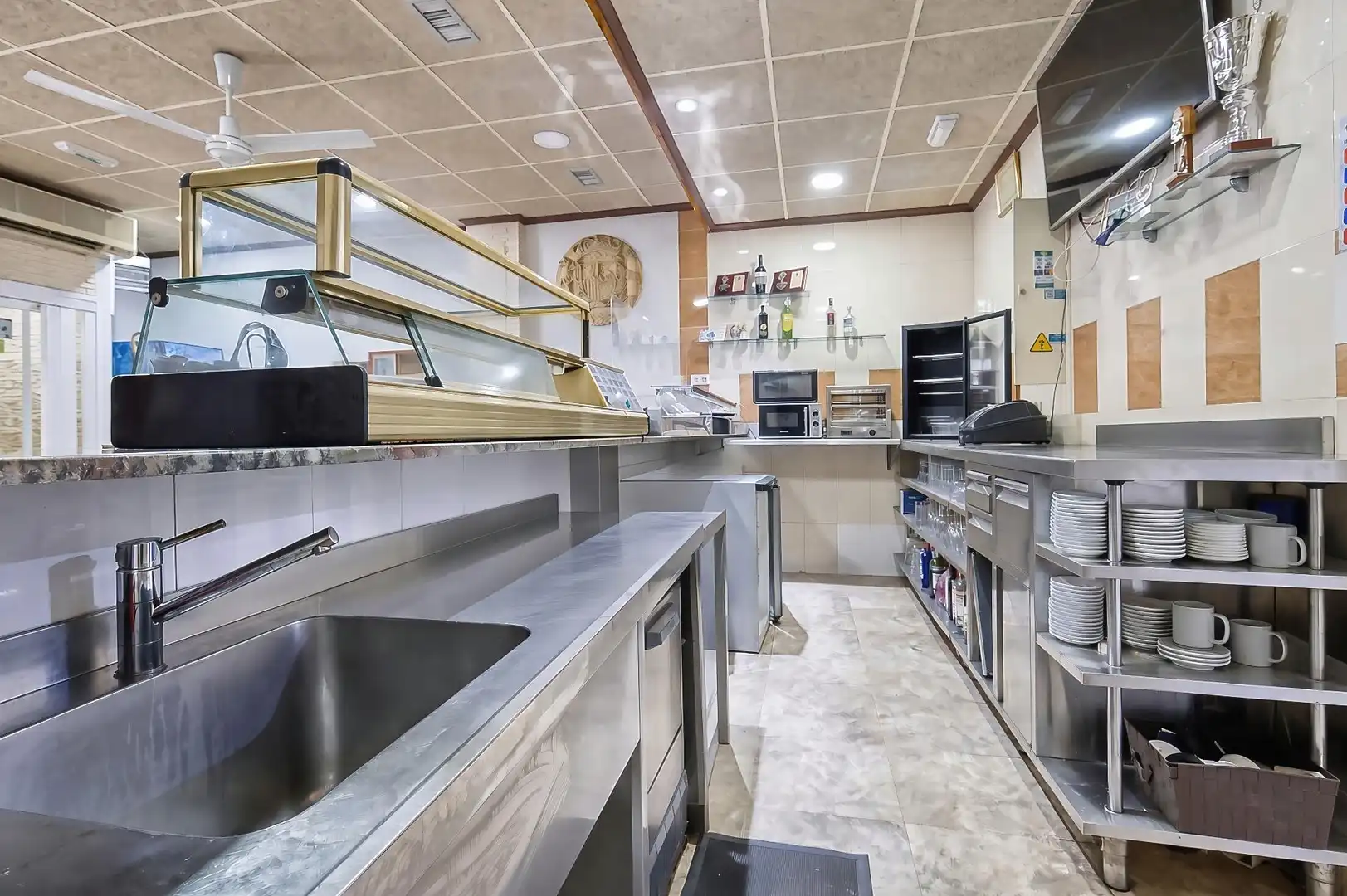Local comercial en venta en Avenida CONSTITUCION LA, imagen 2