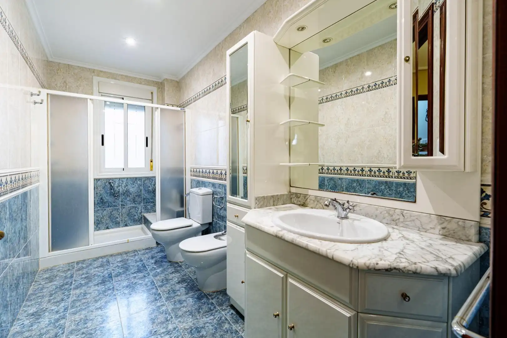 Baño de Casa o chalet en venta en Ourense Capital  con Calefacción, Jardín privado y Balcón