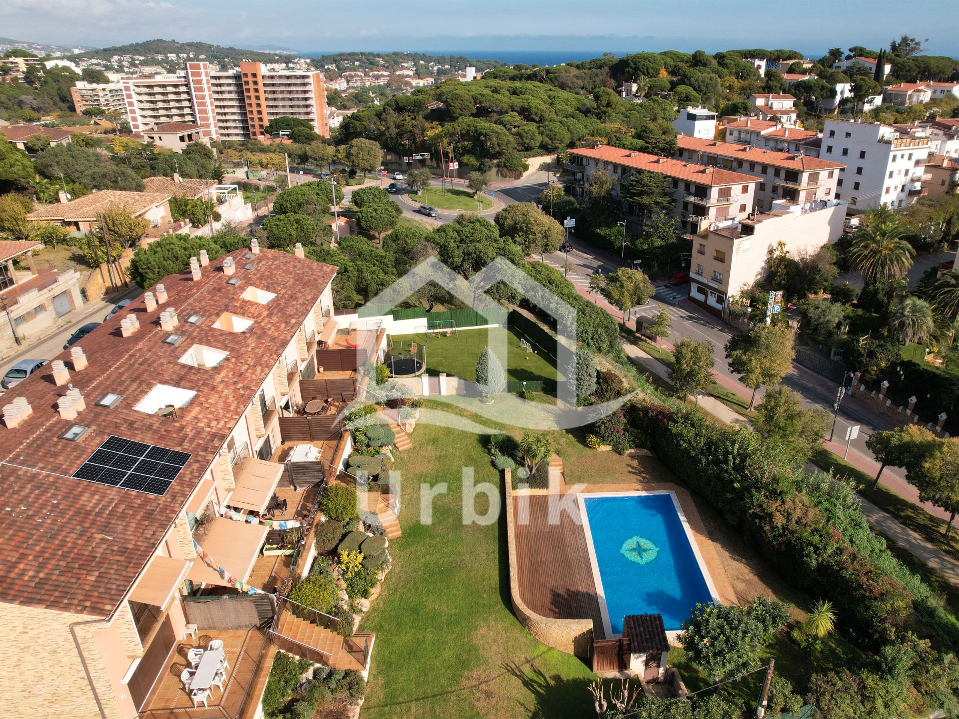 Vista exterior de Casa adosada en venta en Sant Feliu de Guíxols con Calefacción, Jardín privado y Parquet