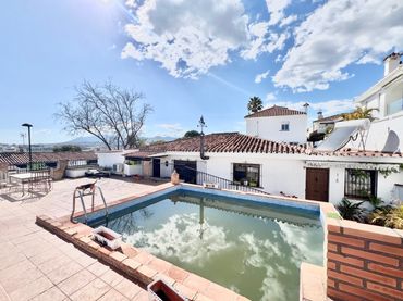 Casa amb piscina en venda a Nueva Andalucía