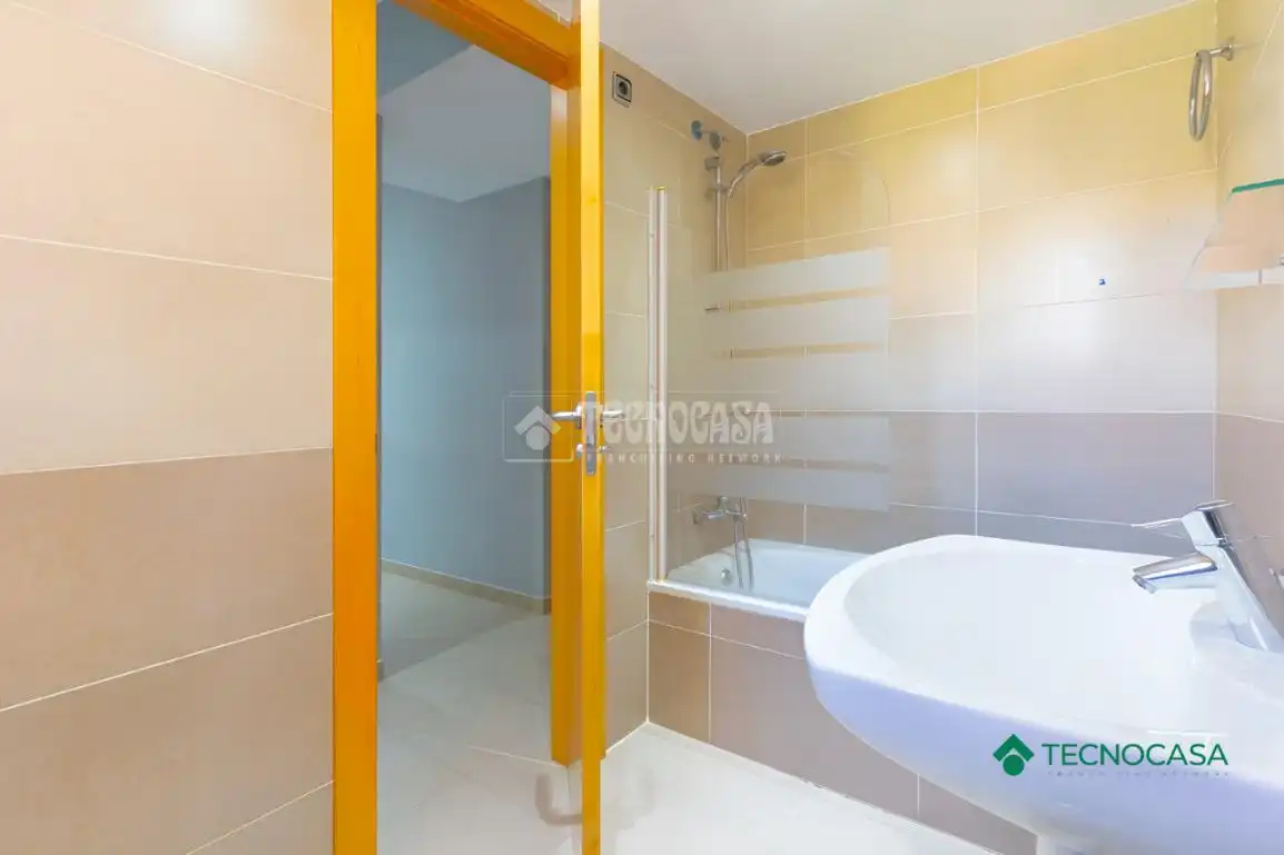 Baño de Piso en venta en Roquetas de Mar con Aire acondicionado y Terraza