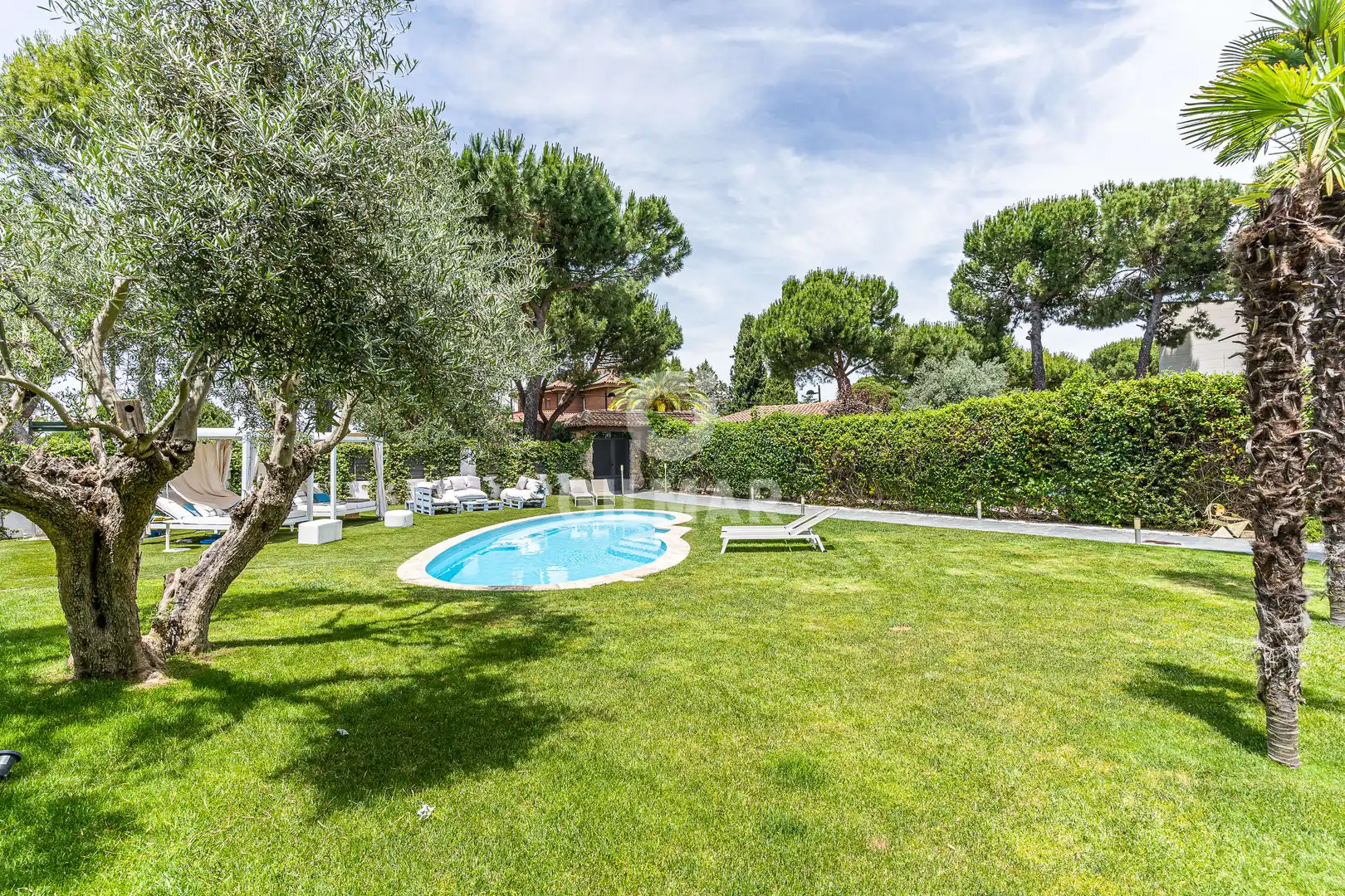 Jardí de Casa adosada en venda en Boadilla del Monte amb Calefacció, Jardí privat i Piscina