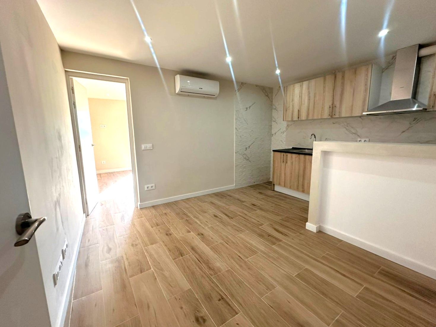 Kitchen of Flat for sale in Santa Coloma de Gramenet  with Parquet flooring, Balcony and Alarm