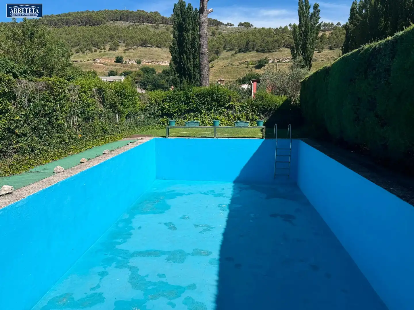 Schwimmbecken von Einfamilien-Reihenhaus zum Verkauf in Centenera mit Heizung, Privatgarten und Schwimmbad