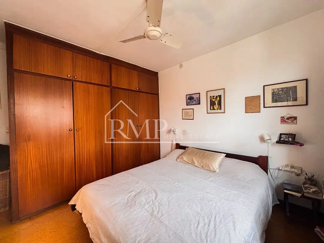 Schlafzimmer von Dachboden zum Verkauf in Barcelona mit Heizung, Terrasse und Abstellraum
